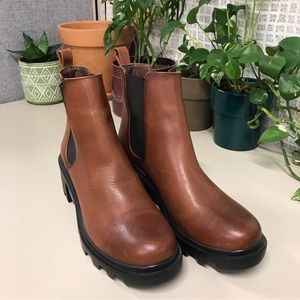 Steve Madden Chelsea Boots in Cognac | New